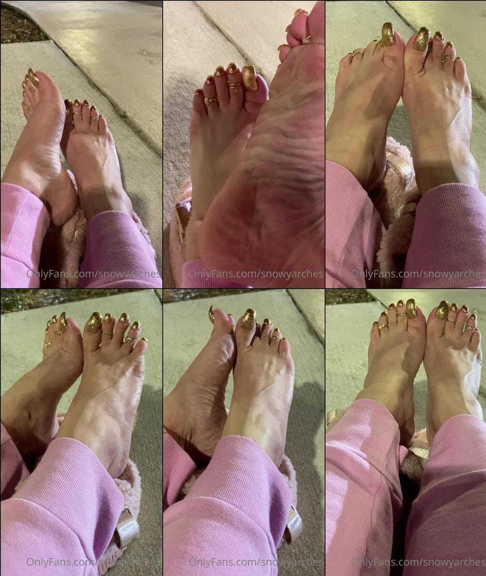 snowyarches 05 12 2020 1388971009 i like showing my feet in public