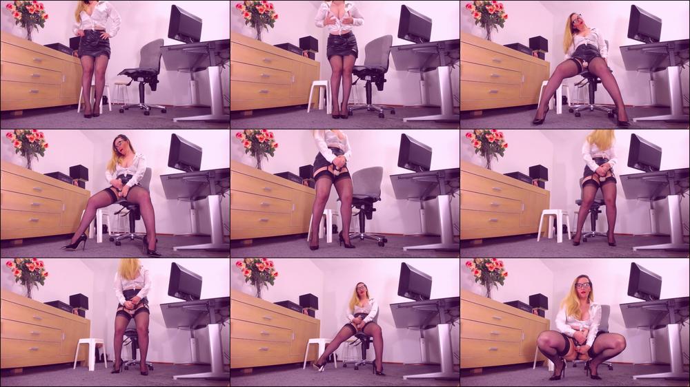 Bitch 4 ur sexy secretary in seamed stockings, office pumps