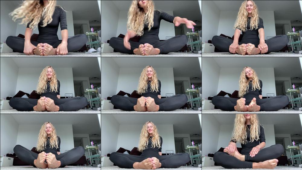 kseniafeet 01 07 2021 2151322997 Spreading in lotus pose 