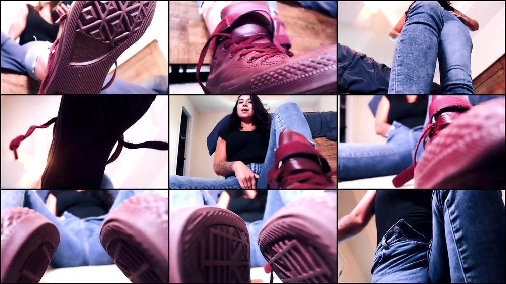 Giantess Sneaker Worship