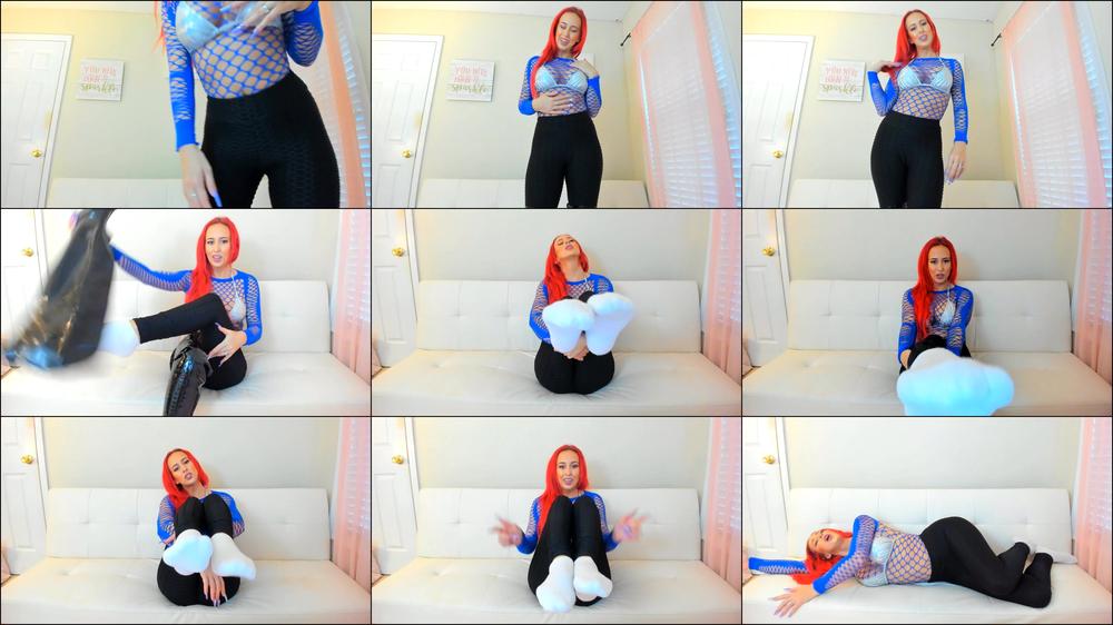 Video Game Goddess Teases w Stinky Feet - October 02, 2021