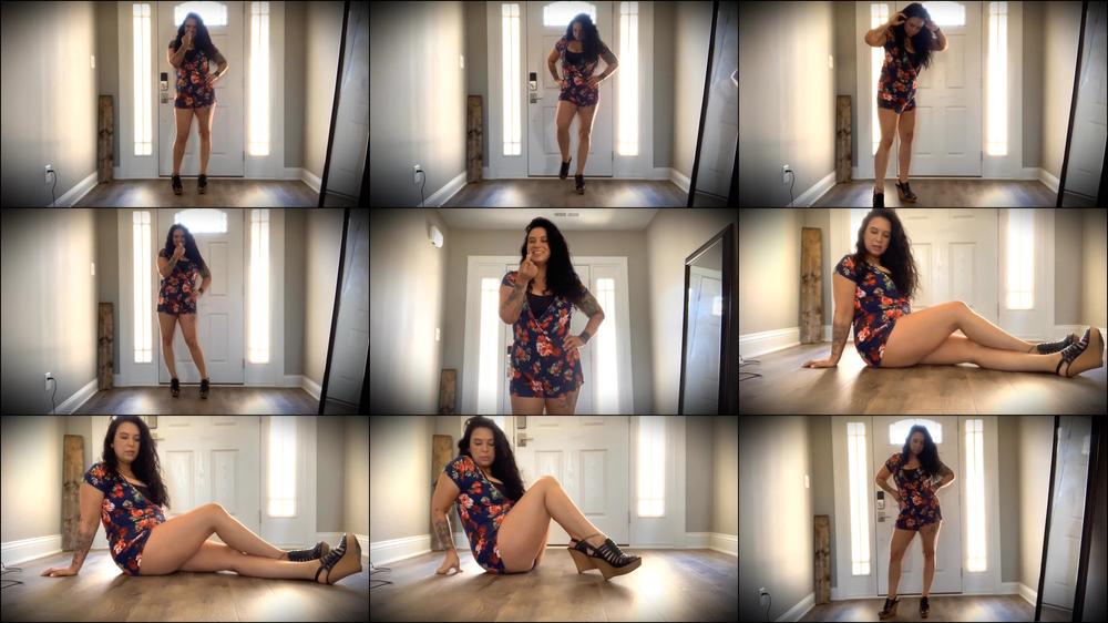 Giantess has fun