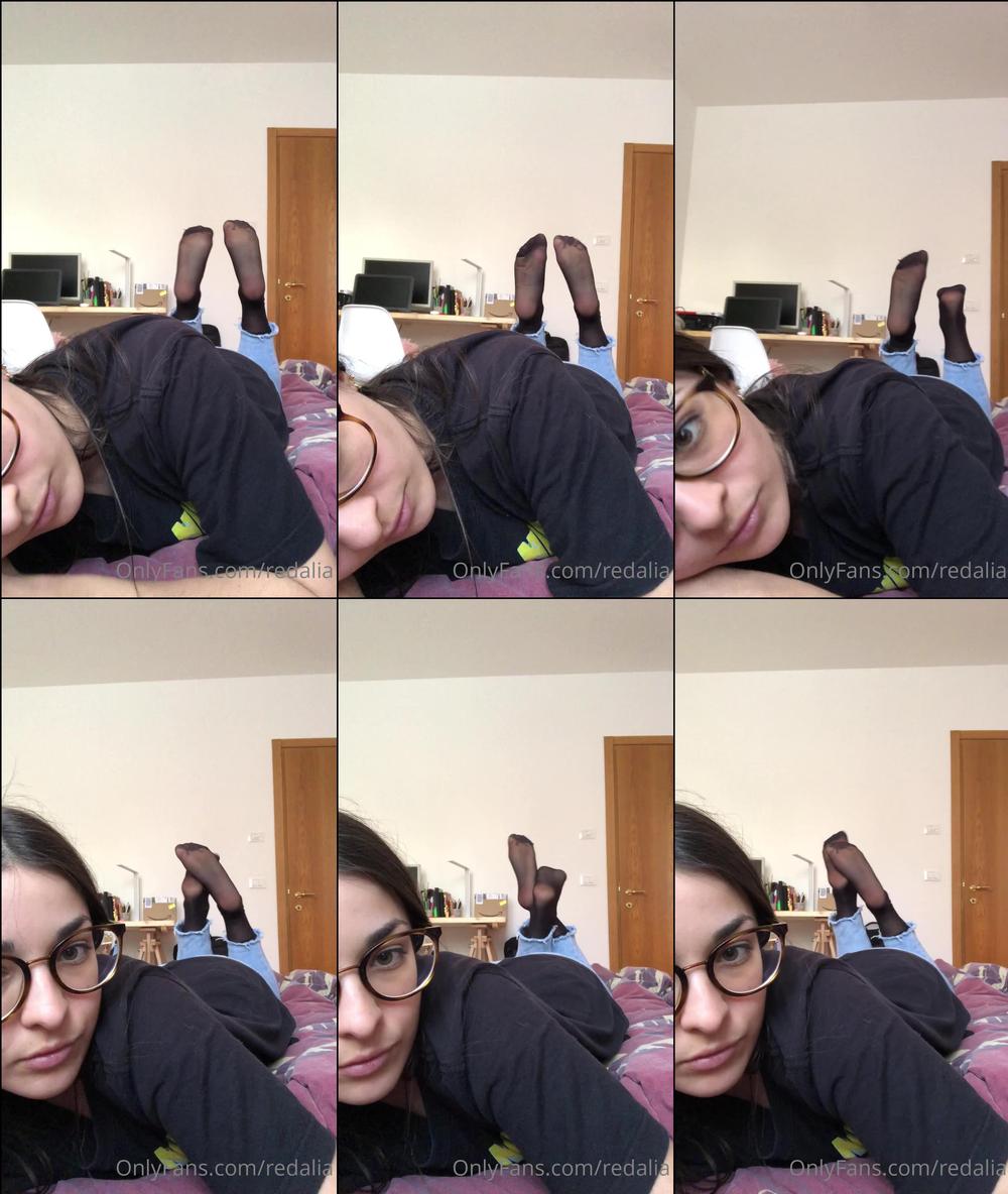 liaeleo 23 04 2021 2090951001 The pose in calze velate nere per voi