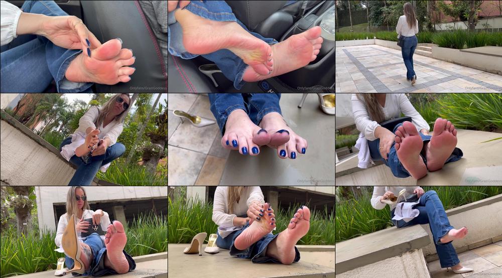 grazigoddess 01 09 2022 2580632647 blue nails soles clogs