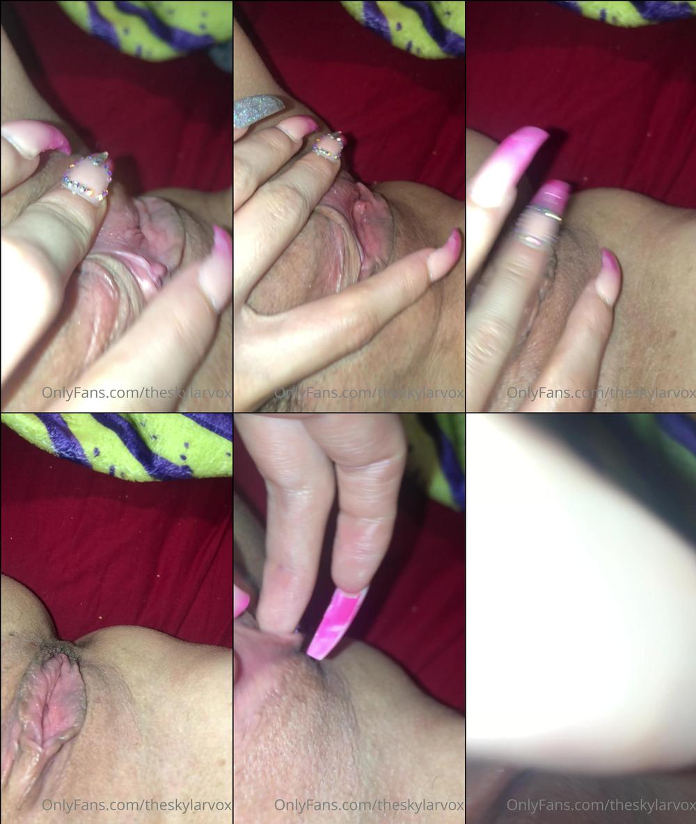 theskylarvox 04 07 2020 497449377 So tight that it squeezes my tiny finger