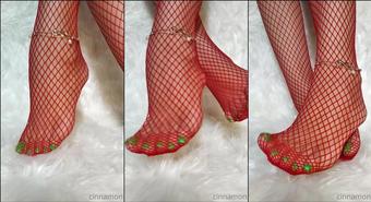 cinnamonfeet2 02 11 2020 1181917594 Wearing red fishnets  (cinnamonfeet2)