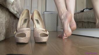 Foot Slave Waiting Patiently - January 31, 2018 (Danielle Maye XXX)