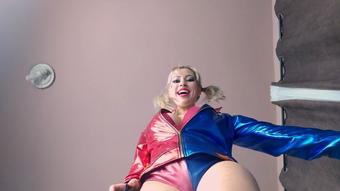 Batman licks Harley Quinn's dirty feet (Lia Lennice)