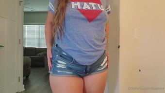 lisaasmr 28 08 2020 788825565 Shirt   Short Short Rubbing   Scratching ASMR (lisaasmr)