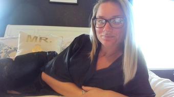 Sensual Mommy (LauranVickers)