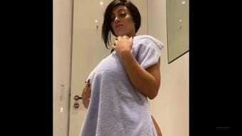 fionagirlsoho 11275075 2020 01 07 shower time (fionagirlsoho)