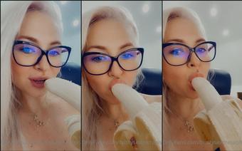 mikagray 153235331 i want your banana 1 (mikagray)