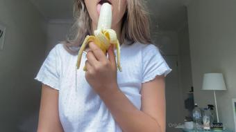 gracewearslace 10 04 2022 2420611915 i wanna eat your banana (gracewearslace)