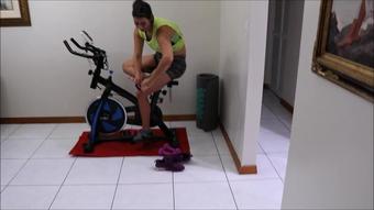 IwantJenCapone - My workout sneakers and socks are so stinky (IwantJenCapone)