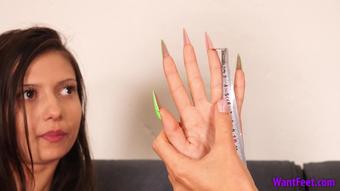 Bratty Feet Club - Ultimate Hand Fetish - 4K Mp4 (Bratty Feet Club)