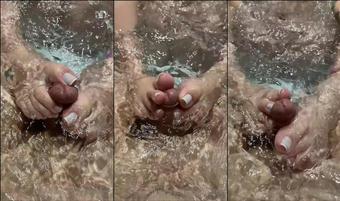 lunafeet 01 04 2021 2070420227 Footjob in the bathtub (lunafeet)