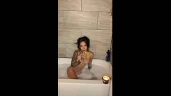 catching step-mom in the bathtub - January 04, 2024 (Sin Snack)