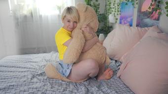 showing daddy new tricks on teddy (Jolie Lyon)