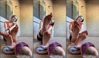 solesofskye 01 11 2021 2261506477 hoe bad do you want to tickle my feet (solesofskye)