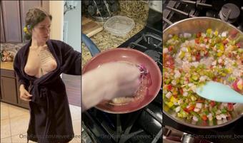 eevee_bee 01 07 2021 2151186080 Mini cooking show from right now  (eevee_bee)