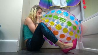 BEACH BALL Blow-Up (Goddess Vanessa)