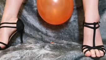 Lexi Snow Balloon Popping With Black Heels (Lexi Snow)