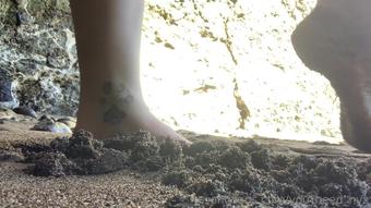 you_need_nyx 01 04 2019 26828733 My perfect little feet getting all sandy at the beach... and youâd still like to lick th (you_need_nyx)