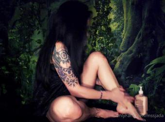 mssjada 01 05 2020 36051847 I_have_to_moisturize_my_feet_before_bed (mssjada)
