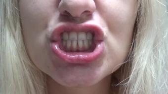 Pucker lips (Goddess Vanessa)