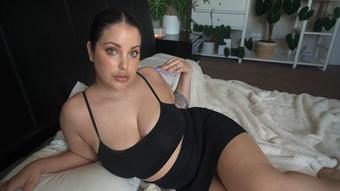 The Succubus: An Deal You Can't Refuse (GirlOnTop880)