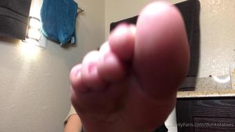 dakotafade 01 07 2020 487589136 part 3 you suck on her toes for the first time (dakotafade)
