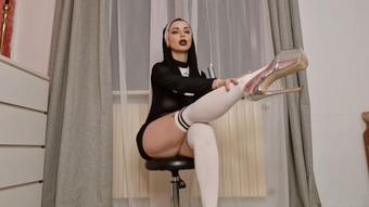 Pray for my legs part 1 (Alpha Diva Alexandra)