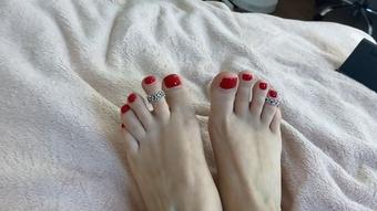 My red pedicure and toes rings (wow_adele)