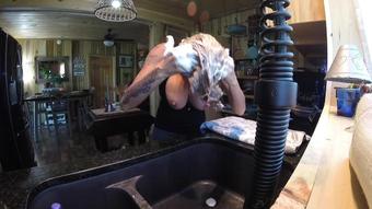 Buddahsplayground Bouncing Boobs Shampoo (BuddahsPlayground)