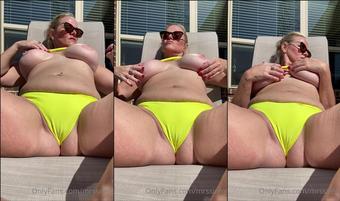 mrssiren 01 11 2020 1180586400 Enjoyed myself out by the pool today in the warm November weather here in Houston (mrssiren)