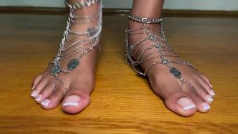 Ebony Girl Shows Barefoot Sandals (Pink Foxx)