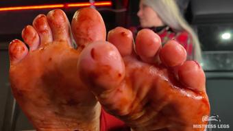 Mistress Legs - The Goddess Has Soiled Her Bare Feet In Coffee And Teasing You On The Table (Mp4 4K) (Mistress Legs)
