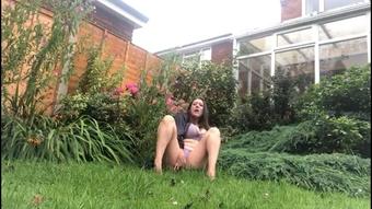 Garden Fingerer (SuzieLove212)