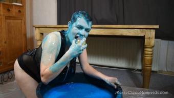 Messycleo Apple Bobbing (MessyCleo)