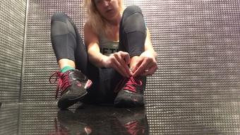 Post workout foot & pussy showcasing (Paula1817)