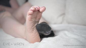 evieandwren 01 08 2021 2180273249 taking them off just for you ;) (evieandwren)