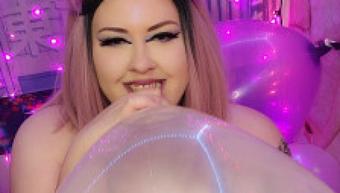 BBW blows her favorite balloon - November 02, 2021 (GothAmber)