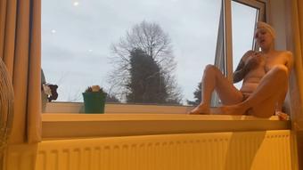 Pussy Play Window Jerk Off (SuzieLove212)