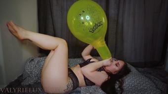 Valyrie Lux Balloons B2P Crossed Leg Foot Fetish Pop (Valyrie Lux)