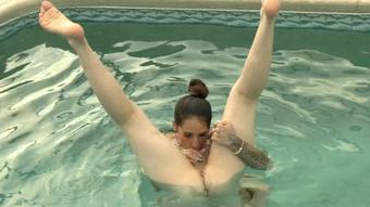 Stefania - Lift & Carry Swimming BlowJob (Ginary)