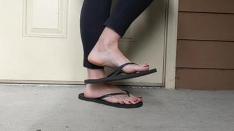 premiumbrandy 01 12 2022 2701316128 red toes flip flop play outside on the porch showing off these red toes in my black flip f (premiumbrandy)