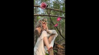 Forest Elf shows off her dirty feet - May 28, 2023 (Thchic88)