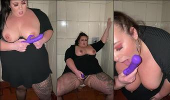 juicylucy505 12046774 2020 01 21 playing with myself in the public restroom  (juicylucy505)