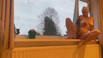 Open Window Wank Cam Session (SuzieLove212)