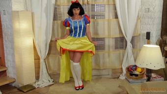 TRICK OR TREAT?! HALOWEEN SNOWWHITE (KathiaNobili)